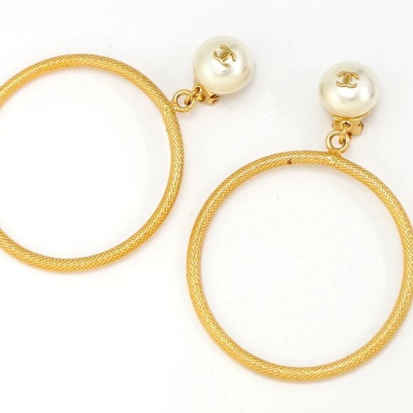 CHANEL CC Logos Pearl Hoop Dangle Clip-On Earrings Gold Tone 96A Auth w/Box - Picture 1 of 6